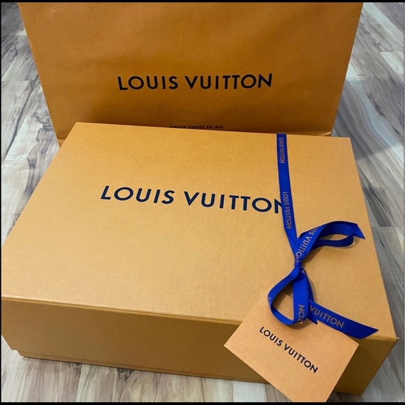 New Authentic Louis Vuitton Alma BB Monogram - Picture 2 of 13